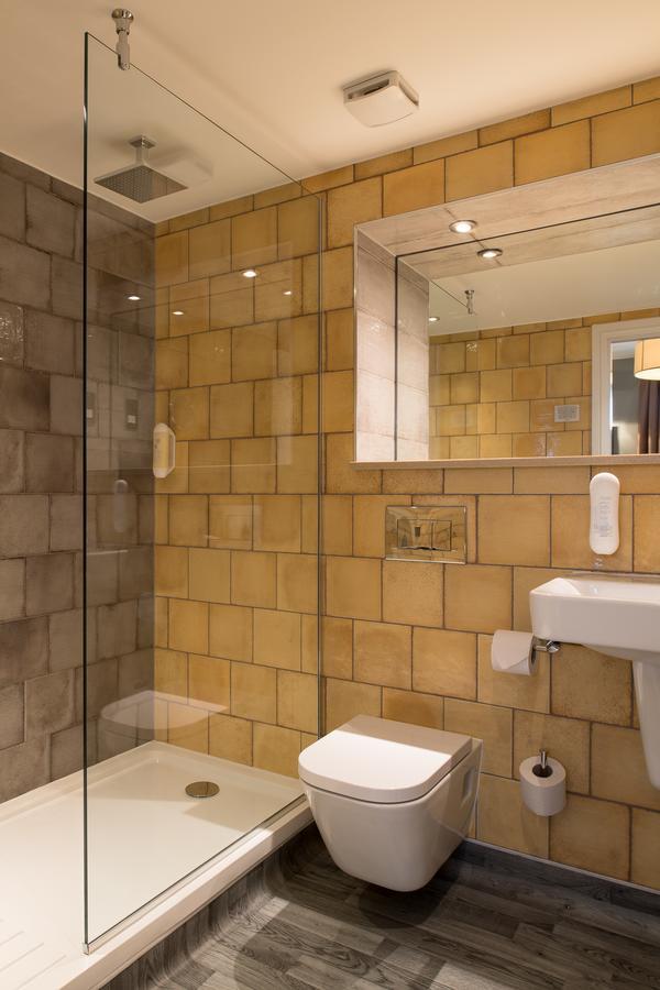 The John Russell Fox Wetherspoon Hotell Andover Eksteriør bilde