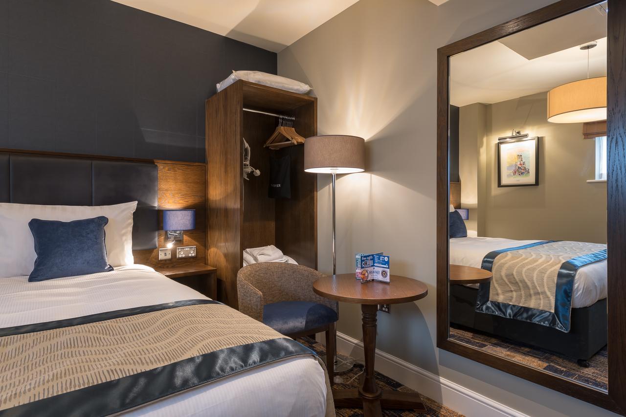 The John Russell Fox Wetherspoon Hotell Andover Eksteriør bilde